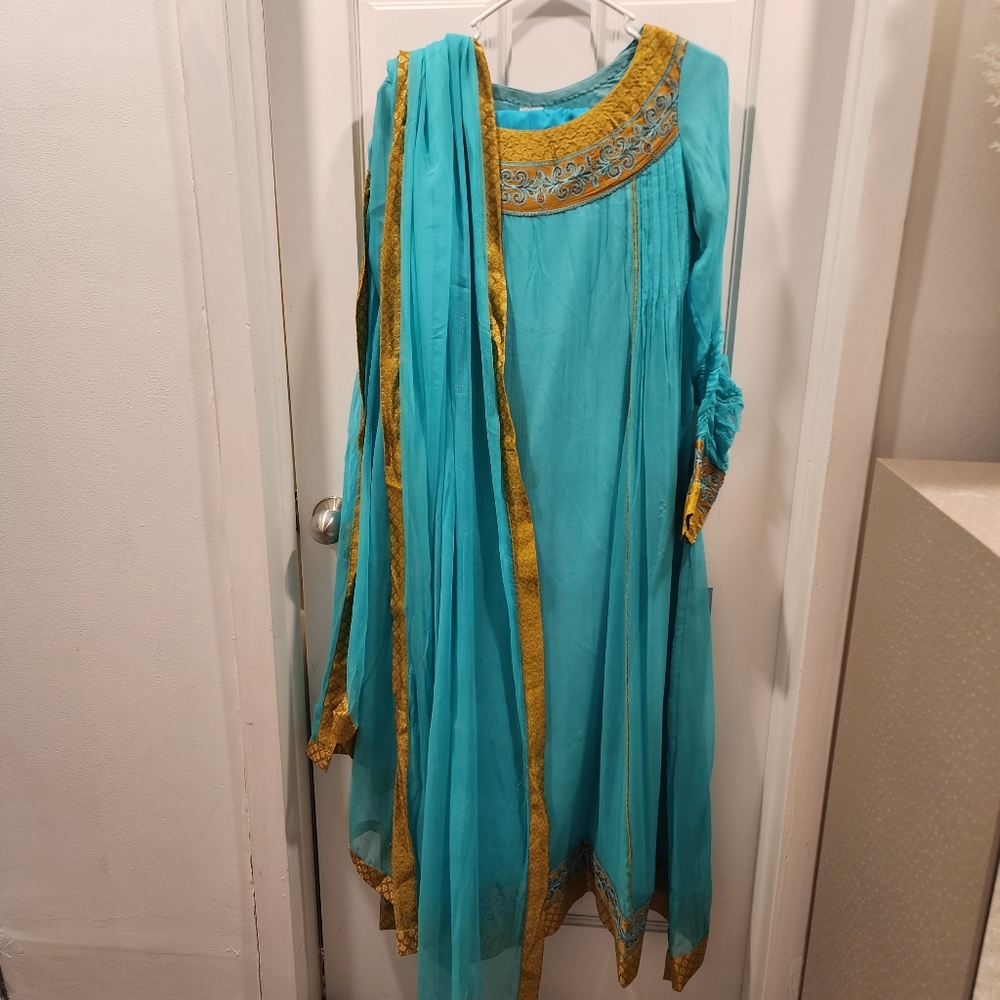 C green color long air line shirt with Embroidery lace in M size